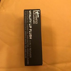 NWT-it cosmetics je ne sais quoi